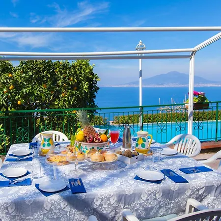 Luisa Jacuzzi And Pool Villa Sorrento